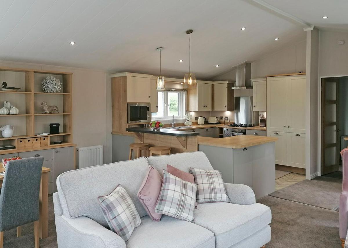 The Springs Lakeside Holiday Park Fladbury Экстерьер фото