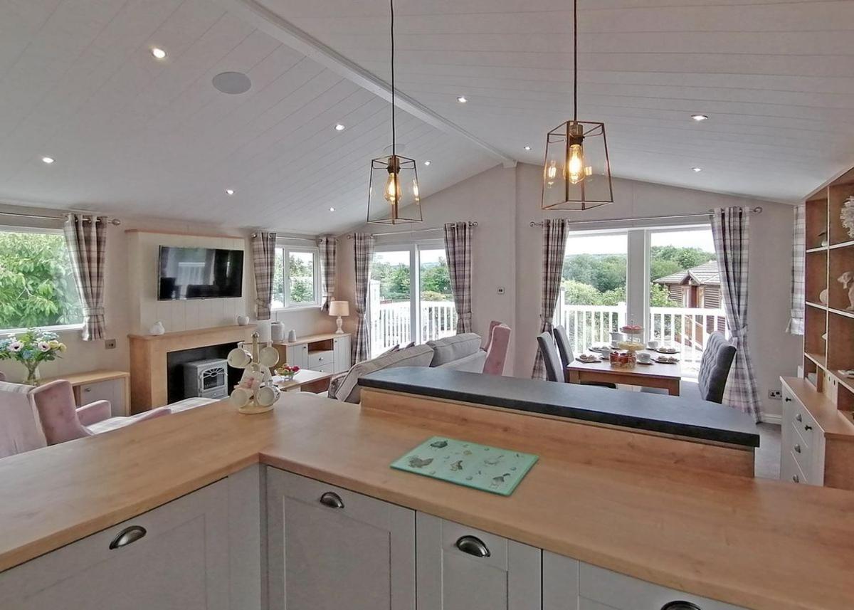 The Springs Lakeside Holiday Park Fladbury Экстерьер фото