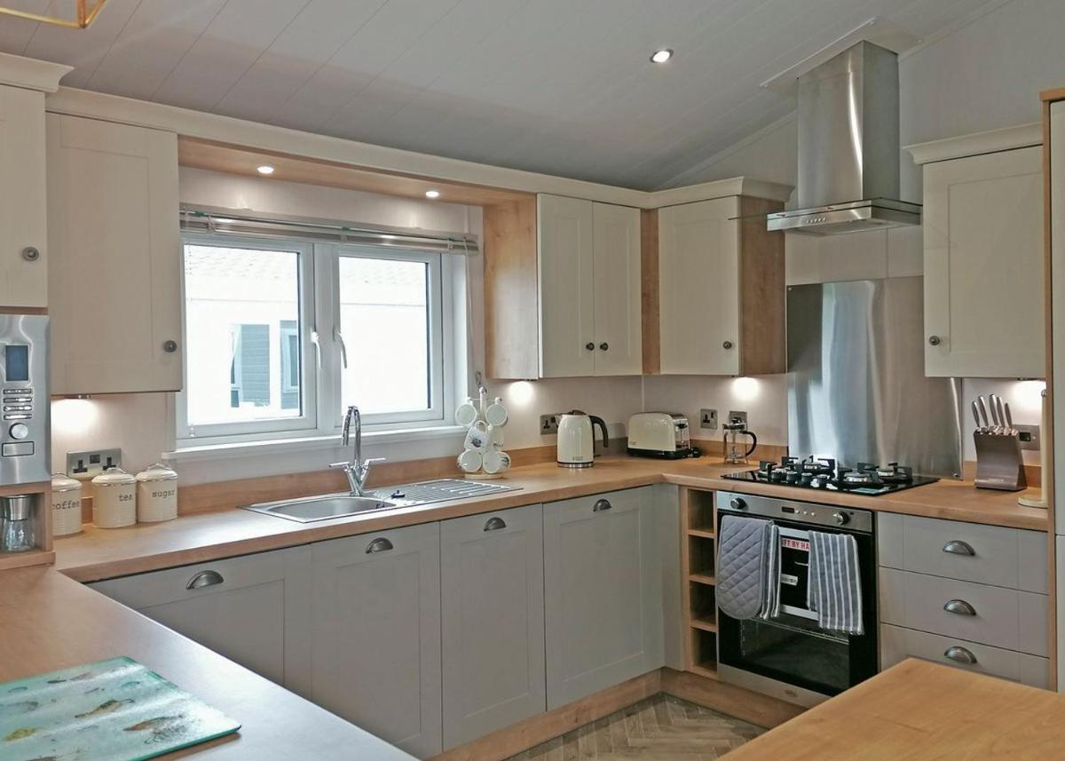 The Springs Lakeside Holiday Park Fladbury Экстерьер фото